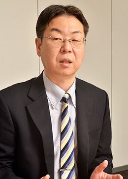 常川 茂 氏